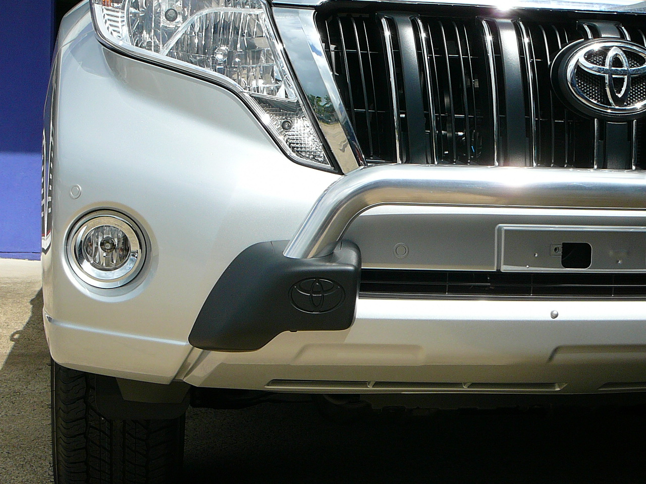 Toyota Prado 150 series with nudge bar, Front Parking Sensor Installation