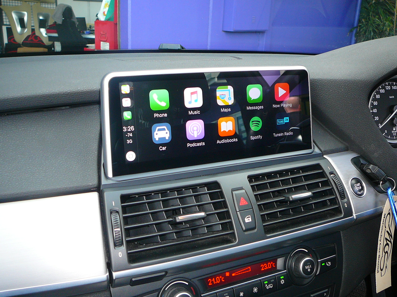 BMW X5 E90 fitted with replacement hi resolution widescreen